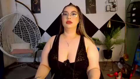 Snapshot of katewalker_ chatting on July 4, 6:03 pm Kate online show from July 4, 6:03 pm