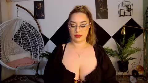 Snapshot of katewalker_ chatting on July 10, 7:05 pm Kate online show from July 10, 7:05 pm