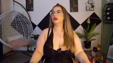 Snapshot of katewalker_ chatting on July 11, 7:05 pm Kate online show from July 11, 7:05 pm