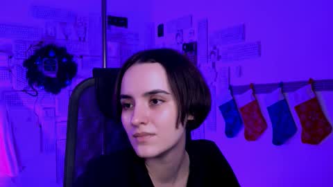 katewillows online show from December 16, 8:19 am