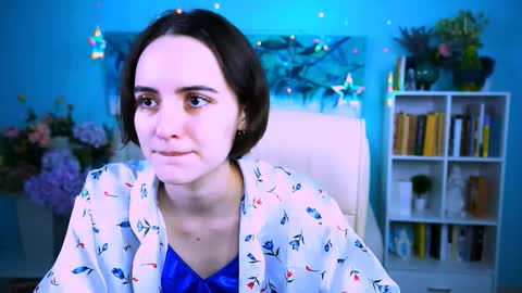 katewillows online show from February 12, 4:07 am