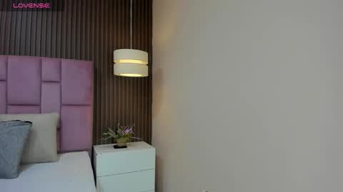 Snapshot of kathe_asian chatting on December 14, 11:37 am online show from December 14, 11:37 am