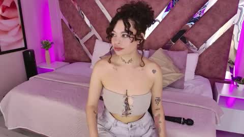 Snapshot of kathegomez_ chatting on May 15, 3:46 am KatheGomez online show from May 15, 3:46 am