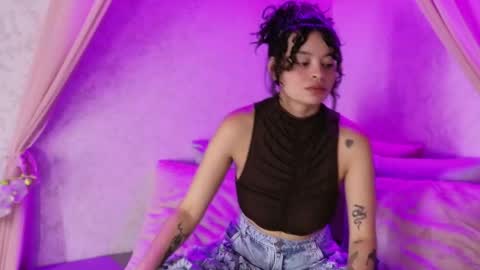 Snapshot of kathegomez_ chatting on June 5, 3:02 am KatheGomez online show from June 5, 3:02 am