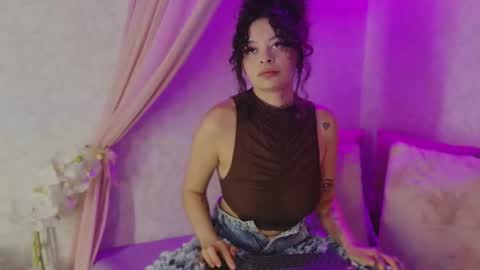 Snapshot of kathegomez_ chatting on June 15, 2:03 am KatheGomez online show from June 15, 2:03 am