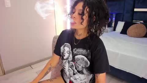 Snapshot of kathegomez_ chatting on August 3, 9:04 am KatheGomez online show from August 3, 9:04 am