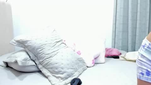 Snapshot of katherin_09 chatting on November 14, 2:10 am kathe online show from November 14, 2:10 am