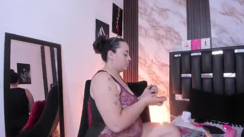 Snapshot of katherina_diaz chatting on May 27, 2:30 am Katherina online show from May 27, 2:30 am