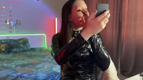 Snapshot of katherine__ross chatting on June 1, 9:55 am katherine__ross online show from June 1, 9:55 am