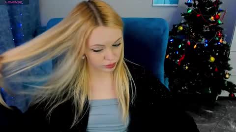 Snapshot of katherineepierce chatting on January 11, 10:04 pm Katherine online show from January 11, 10:04 pm