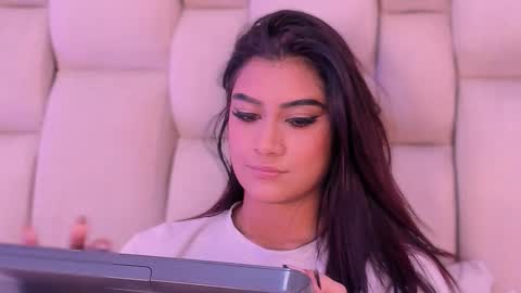 katherineruiz_ online show from March 15, 12:33 pm