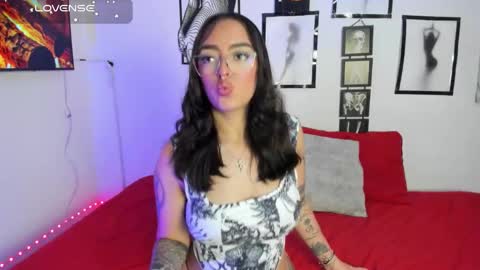 Snapshot of kathhoney1 chatting on November 27, 3:08 am Kath online show from November 27, 3:08 am