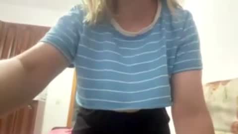 Snapshot of kathrinekiening chatting on July 20, 8:00 pm Jessie online show from July 20, 8:00 pm