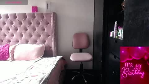 Snapshot of kathybigboobsbbw_ chatting on May 7, 4:23 pm kathybigboobsbbw_ online show from May 7, 4:23 pm