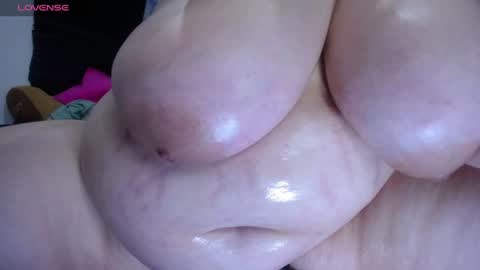 Snapshot of kathybigboobsbbw_ chatting on June 30, 5:14 pm kathybigboobsbbw_ online show from June 30, 5:14 pm