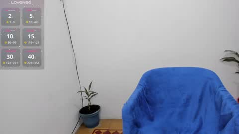 Snapshot of katia_12_ chatting on December 10, 1:11 pm katia_12_ online show from December 10, 1:11 pm