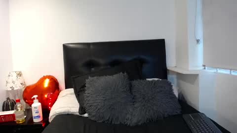 Snapshot of katia_bss chatting on March 3, 2:48 pm katia_bss online show from March 3, 2:48 pm