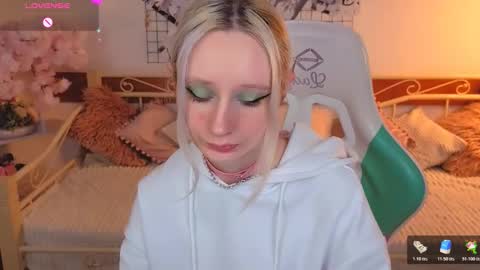 Snapshot of katia_kim chatting on February 17, 6:32 am Katia online show from February 17, 6:32 am