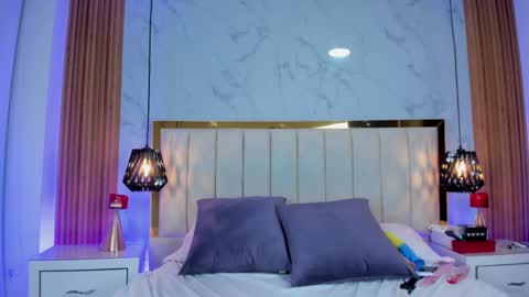 Karen Villas online show from March 4, 11:00 pm