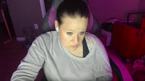 Snapshot of katie227 chatting on January 24, 2:28 am Katie online show from January 24, 2:28 am