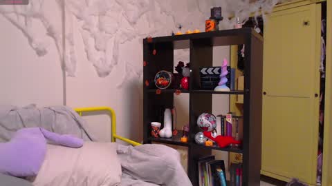 Katie Deville online show from December 2, 3:47 am