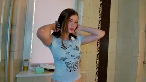 Snapshot of katiecarti chatting on July 31, 2:05 pm Katrina online show from July 31, 2:05 pm