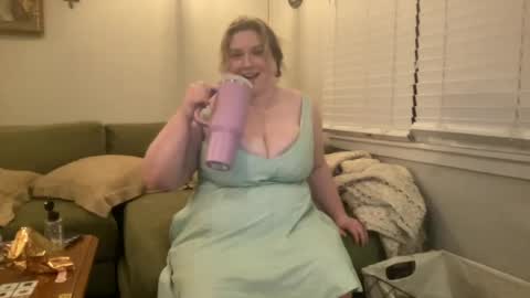 Snapshot of katiecopper27 chatting on June 14, 3:30 am katiecopper27 online show from June 14, 3:30 am