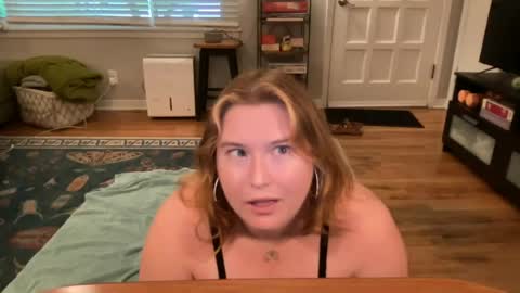 Snapshot of katiecopper27 chatting on July 16, 10:38 pm katiecopper27 online show from July 16, 10:38 pm