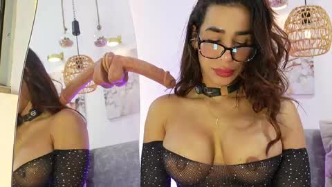 Snapshot of katiecruz_ chatting on May 15, 10:22 am Katie online show from May 15, 10:22 am