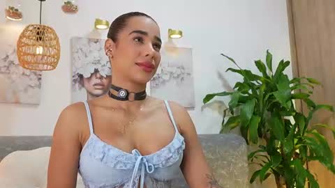 Snapshot of katiecruz_ chatting on July 20, 10:39 am Katie online show from July 20, 10:39 am