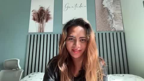 Snapshot of katiefrox_ chatting on November 3, 12:24 am katiefrox online show from November 3, 12:24 am