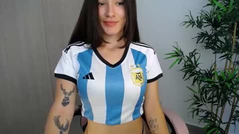 Snapshot of katiejane_ chatting on July 3, 2:01 pm Katie Jane online show from July 3, 2:01 pm