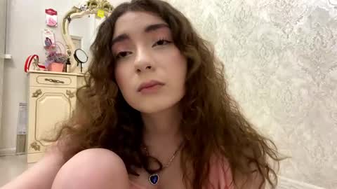 Snapshot of katinaflatau chatting on June 5, 7:30 pm Rosie online show from June 5, 7:30 pm