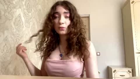Snapshot of katinaflatau chatting on June 21, 7:55 am Rosie online show from June 21, 7:55 am