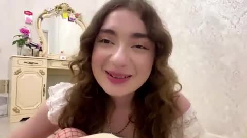 Snapshot of katinaflatau chatting on July 9, 5:28 pm Rosie online show from July 9, 5:28 pm