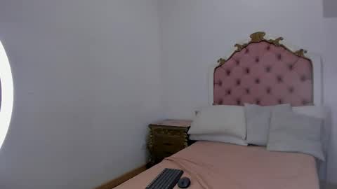 Snapshot of katiuska_7 chatting on November 13, 7:35 pm katiuska_7 online show from November 13, 7:35 pm