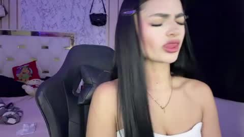 Snapshot of katleen_v chatting on June 25, 2:22 am Katleen. online show from June 25, 2:22 am
