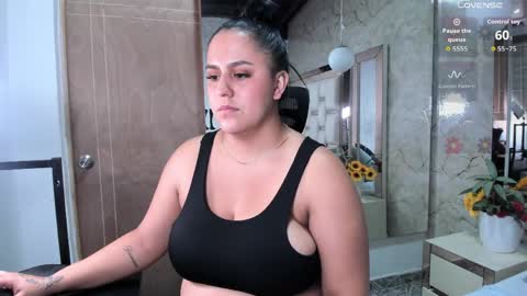 Snapshot of katleya_lewiis chatting on May 5, 10:40 pm Katleya Lewiis online show from May 5, 10:40 pm