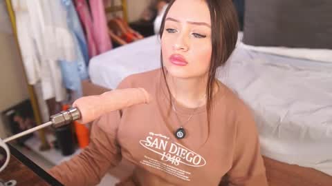 Snapshot of katlyn_martins chatting on October 26, 2:34 pm K A T L Y N online show from October 26, 2:34 pm