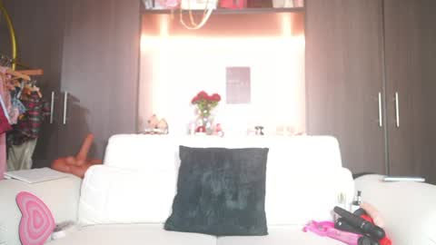 Snapshot of katlyn_martins chatting on May 16, 6:50 pm K A T L Y N online show from May 16, 6:50 pm