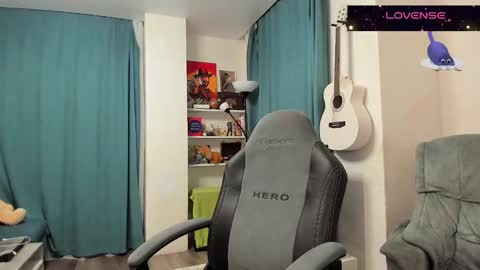 katniss_k online show from February 8, 4:57 am