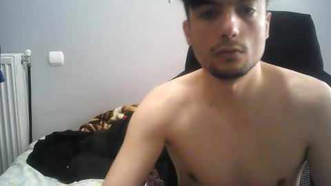 Snapshot of katraxhas chatting on April 13, 8:42 am EMO online show from April 13, 8:42 am