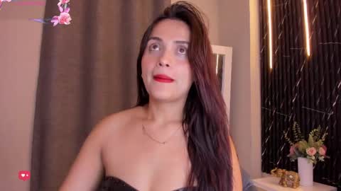 Snapshot of katrina_kaif_x chatting on May 14, 7:53 pm Keyla online show from May 14, 7:53 pm