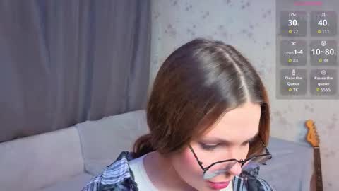 Hello im Caroline online show from March 18, 2:04 am