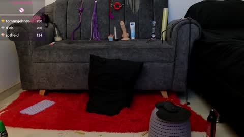 Snapshot of katt_bdsm chatting on December 27, 8:39 pm Katt online show from December 27, 8:39 pm
