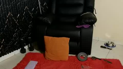 Snapshot of katt_bdsm chatting on September 17, 5:03 pm Katt online show from September 17, 5:03 pm