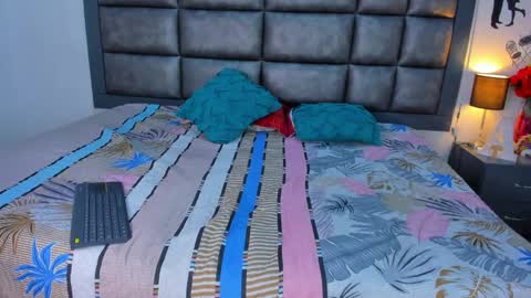 kattaleyaa_ online show from December 4, 2:15 pm