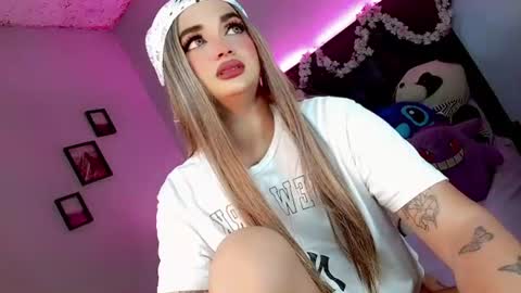 Snapshot of kattie_sweet_ chatting on October 26, 1:00 am kattie_sweet_ online show from October 26, 1:00 am