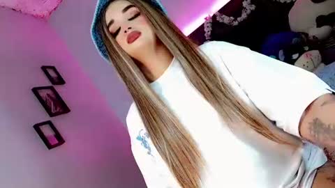 Snapshot of kattie_sweet_ chatting on November 12, 1:22 pm kattie_sweet_ online show from November 12, 1:22 pm