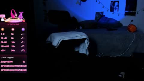 kattx   independent model online show from November 11, 4:45 am